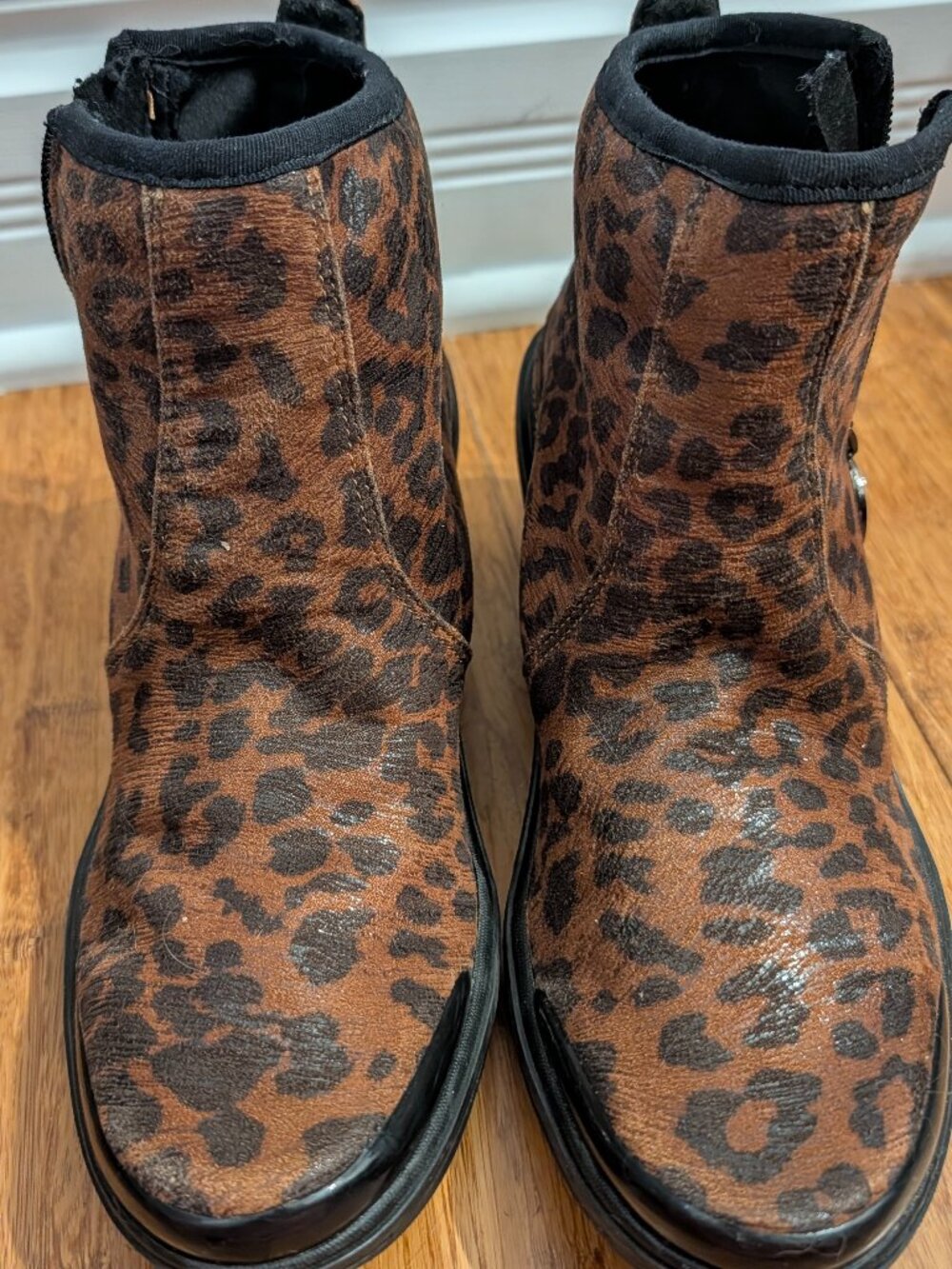 Bzees Ankle Bootie in Leopard Print, stretchy, size 7.5